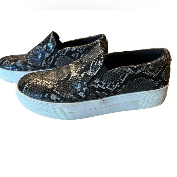 Steve Madden Women’s Size 8 Black & White Snakeskin Print Slip On Sneakers - Picture 1 of 8